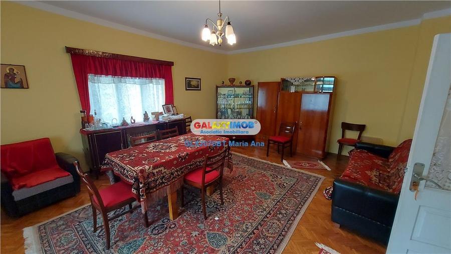 Casă cu 4 camere cu Teren 1160 Mp în Central