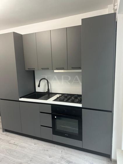 Apartament cu 3 camere decomandat, mobilat în Florești