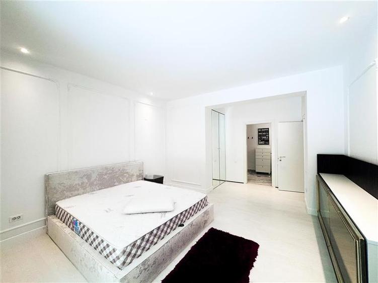 Apartament cu 5 camere decomandat, mobilat în Nordului