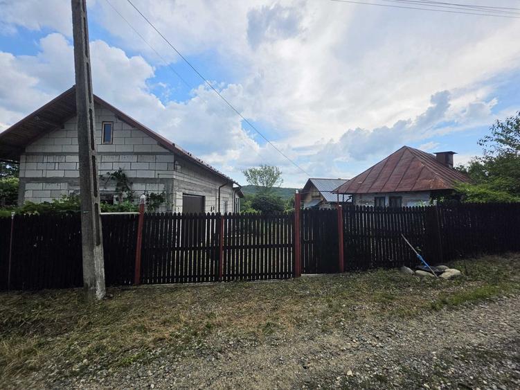 Casă cu 3 camere cu Teren 2896 Mp în Valea Brazilor