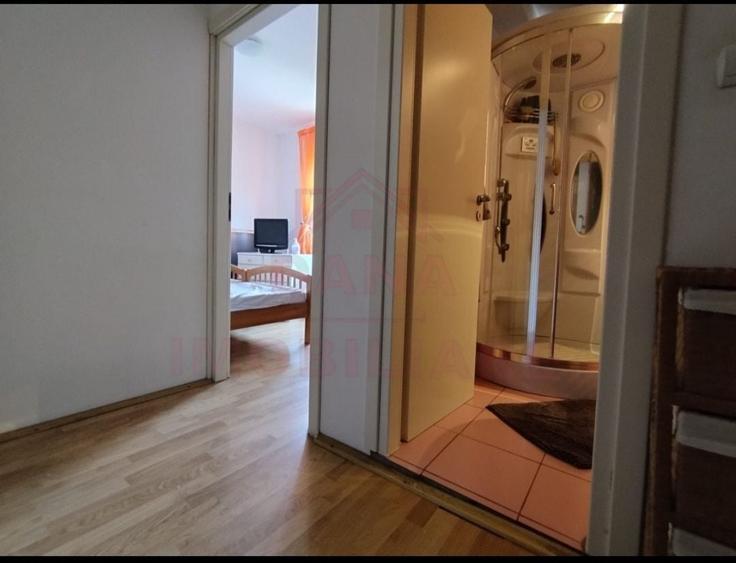 Casă individuală cu 6 camere cu Canalizare în Poiana Mărului