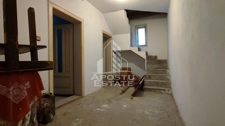 Casă individuală cu 9 camere cu Canalizare în Nord-Est
