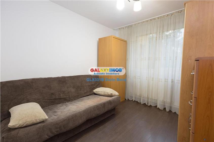 Apartament cu 3 camere semidecomandat în Tei