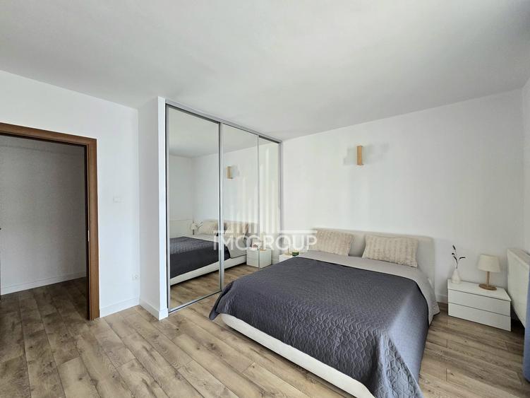 Apartament cu 5 camere semidecomandat, mobilat în Bună Ziua