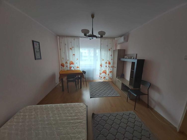 Apartament cu 2 camere decomandat în Berceni