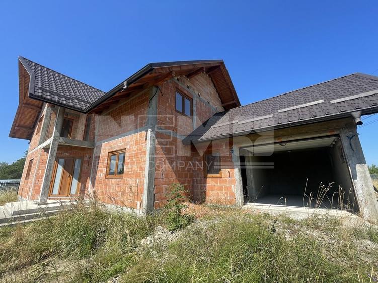 Casă individuală cu 5 camere cu Canalizare în Vicovu de Sus
