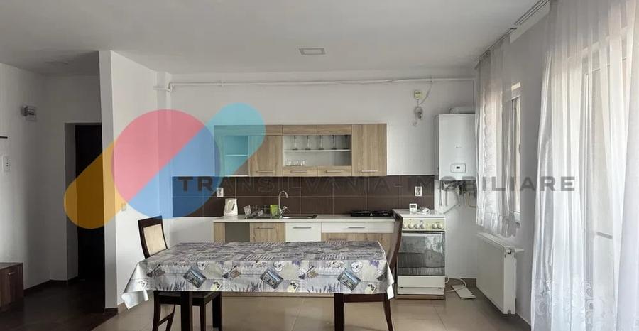 Apartament 3 camere, 2 balcoane, zona Terra - 1