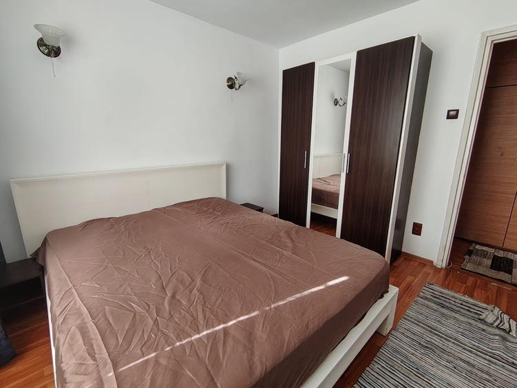 Apartament cu 3 camere decomandat în Titan