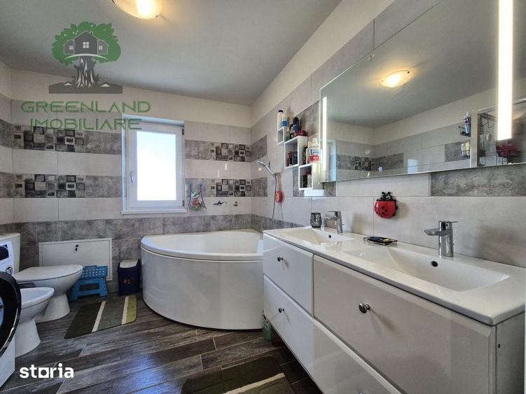 Casă cu 4 camere cu Teren 1430 Mp în Bucium