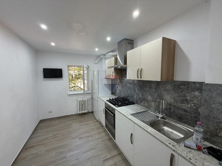 Apartament cu 3 camere decomandat în Central