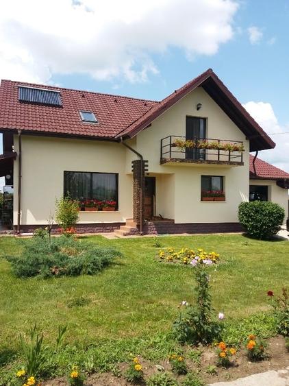 Casă individuală cu 5 camere cu Canalizare în Glâmbocu