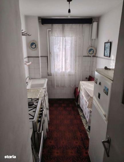 Apartament cu 2 camere semidecomandat în Craiovița Nouă