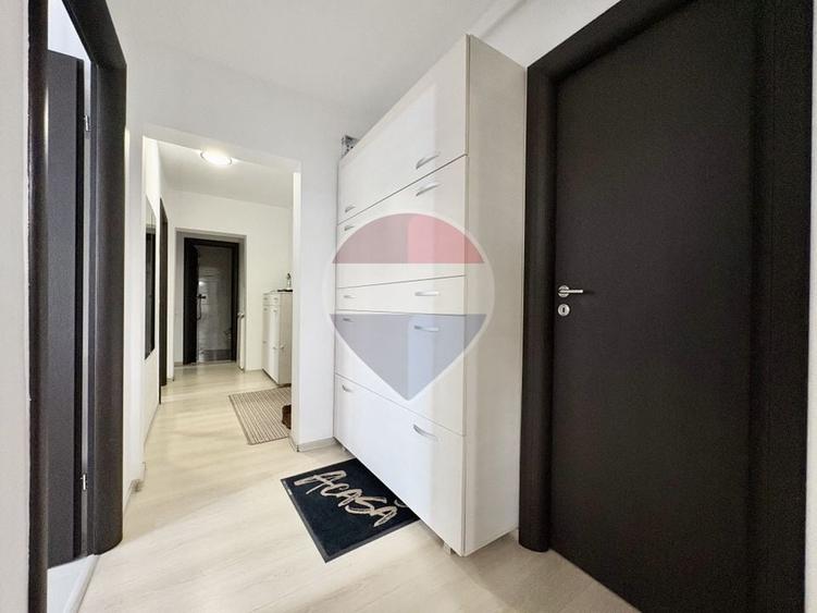 Apartament cu 4 camere semidecomandat, mobilat în Craiter