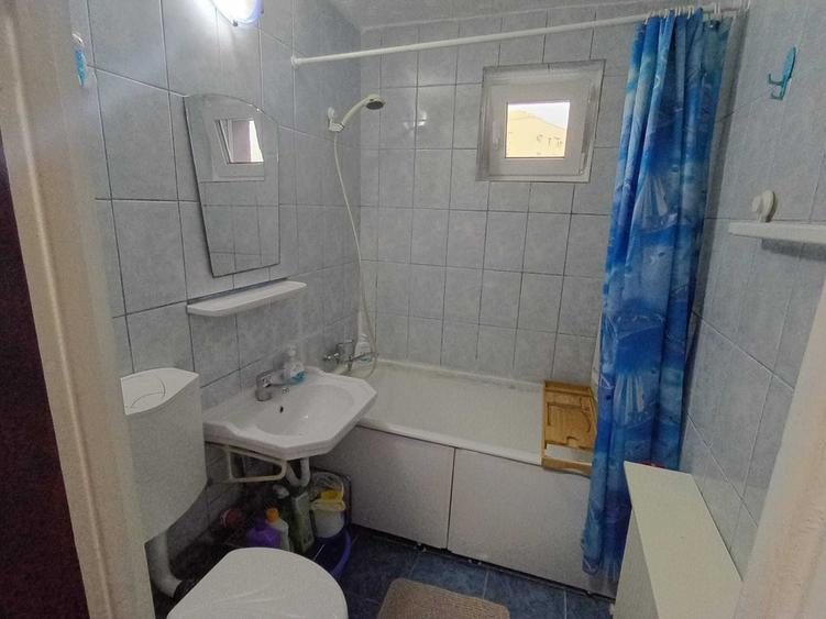 Apartament cu 3 camere semidecomandat în Brâncoveanu