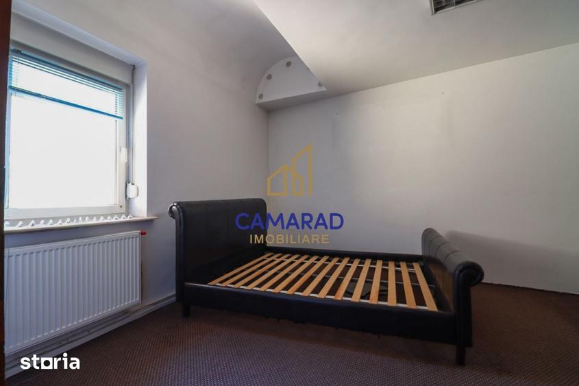 Casă cu 9 camere cu Teren 50 Mp în Tei