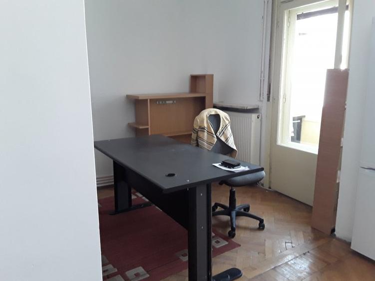 Apartament cu 2 camere semidecomandat, mobilat în Universitate