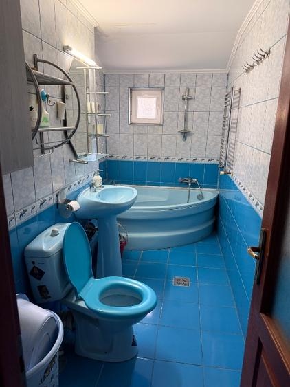 Apartament cu 5 camere decomandat, mobilat în Cezar Petrescu