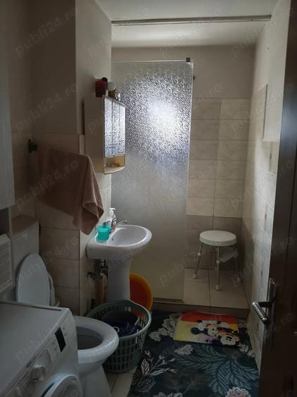 Apartament cu 3 camere semidecomandat în Lipovei