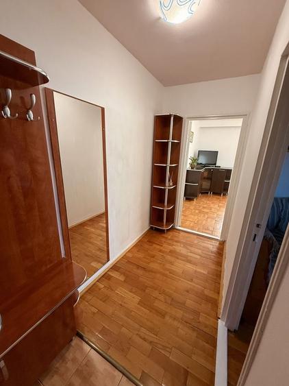 Inchiriez ap. 2 camere, et. 4/4, mobilat, utilat, zona centrala - 3