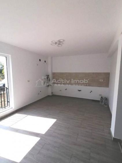 Casă cu 4 camere cu Teren 380 Mp în Domnești