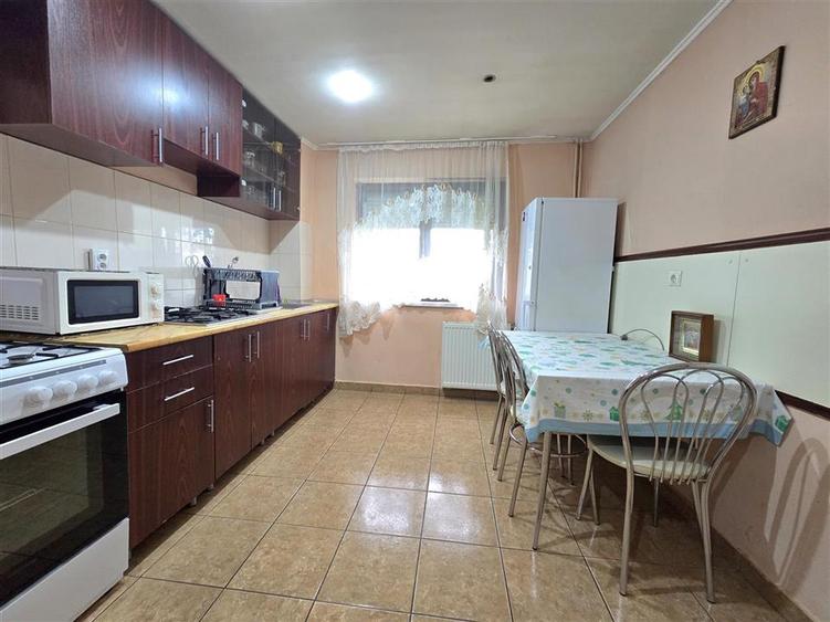 Apartament cu 2 camere semidecomandat în Rogerius