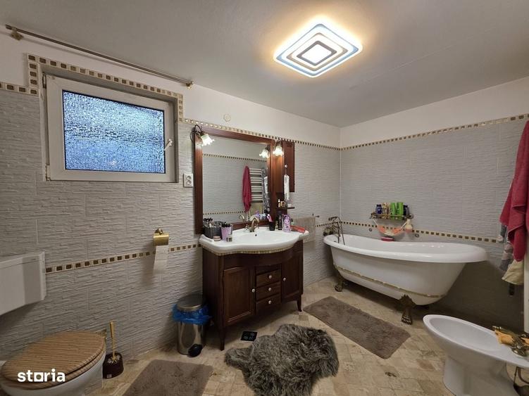 Casă cu 4 camere cu Teren 700 Mp în Central