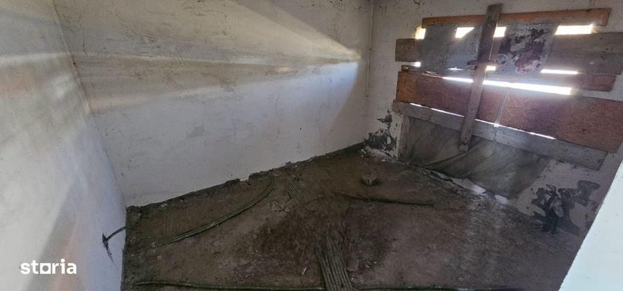Casă cu 4 camere în Milcovul
