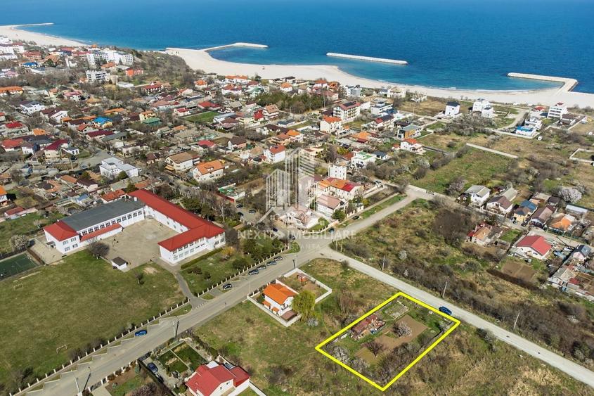 Teren Construcții intravilan de 1300 mp, în Est