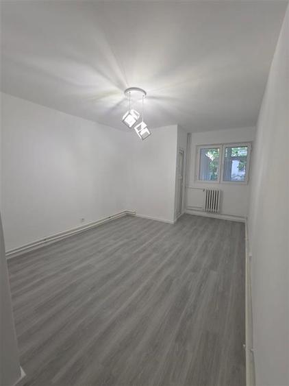 Garsonieră decomandată în Nicolina
