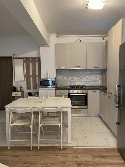 Apartament cu 2 camere semidecomandat, mobilat în Jiului