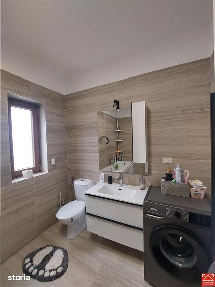 Casă cu 5 camere cu Teren 304 Mp în Vladimirescu
