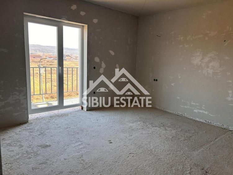 Duplex cu 4 camere cu Canalizare în Mohu