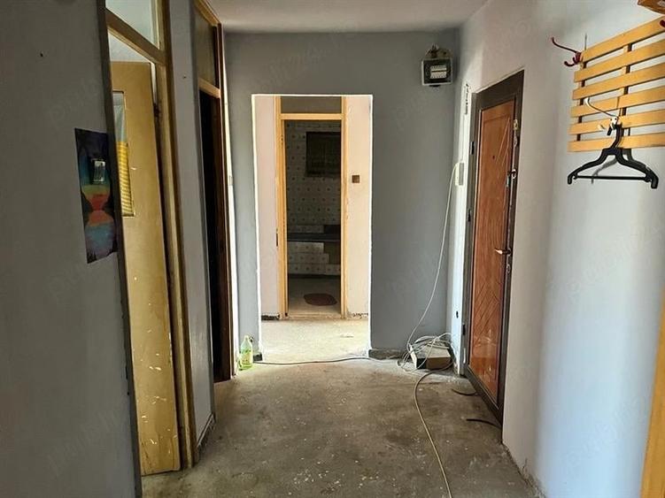 Apartament cu 3 camere circular în Valea Rosie