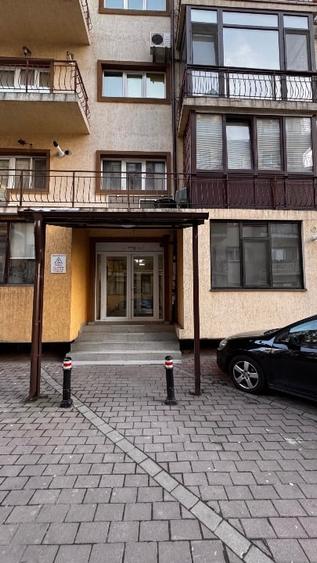 Apartament cu 3 camere decomandat, mobilat în Roșu