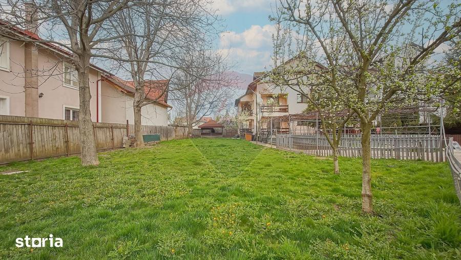 Casă cu 7 camere decomandat cu Teren 1167 Mp în Tractorul