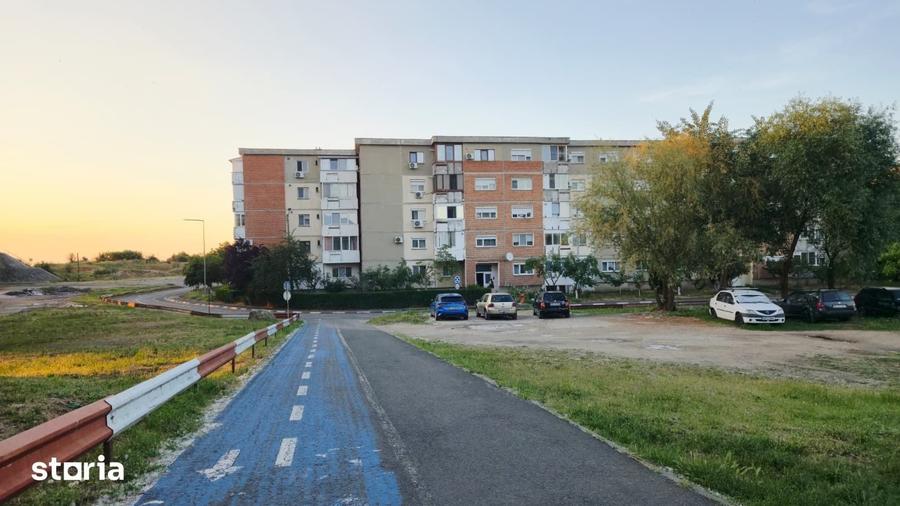 Apartament cu 3 camere decomandat în Alfa