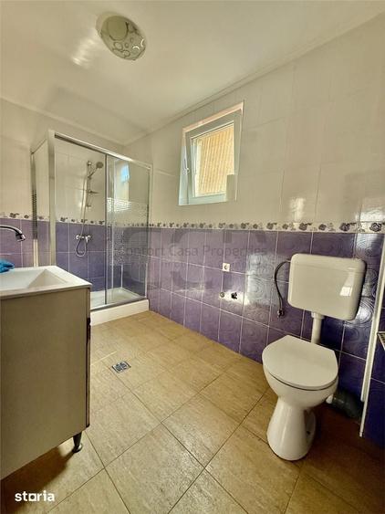 Casă cu 5 camere cu Teren 240 Mp în Apărătorii Patriei