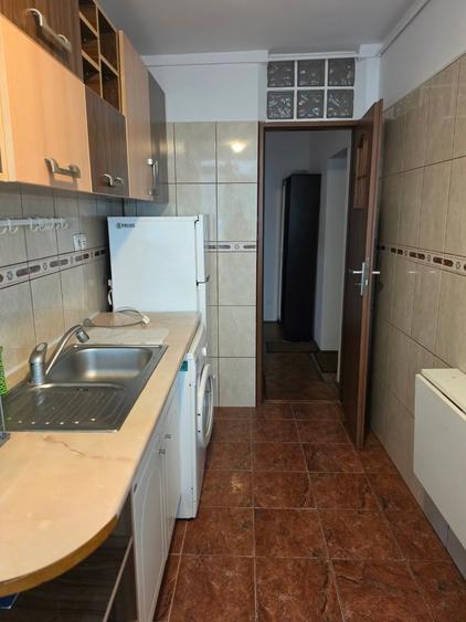 Garsonieră decomandată în Baba Novac