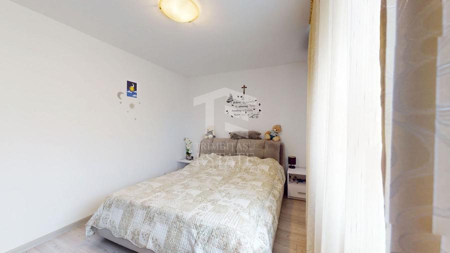 Apartament cu 3 camere semidecomandat, mobilat în Tei