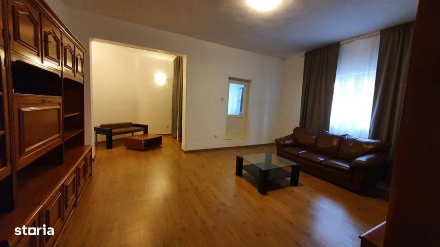 Apartament cu 3 camere decomandat în Libertății