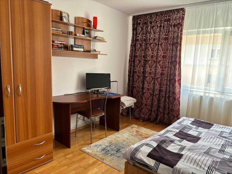 Apartament cu 3 camere decomandat în Răcădău