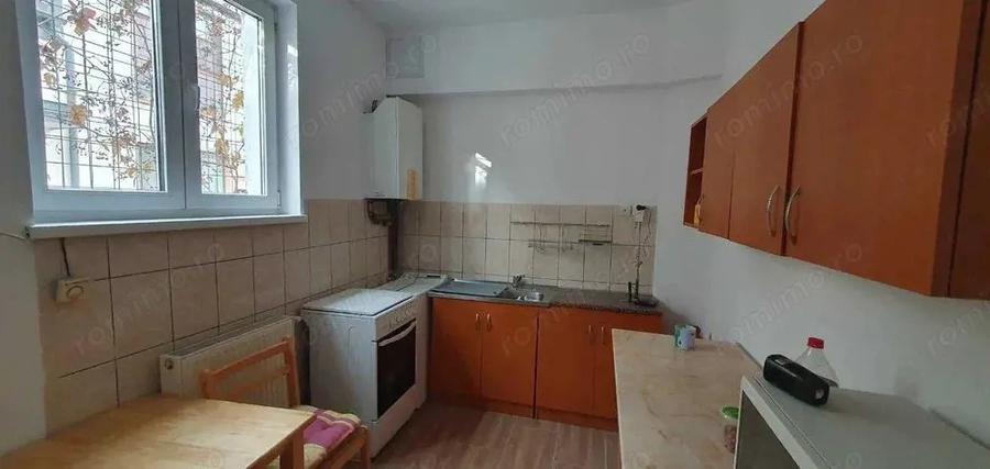 Casă cu 2 camere cu Teren 100 Mp în Central