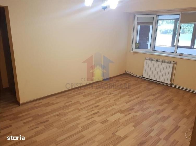 Apartament cu 3 camere semidecomandat în Gării