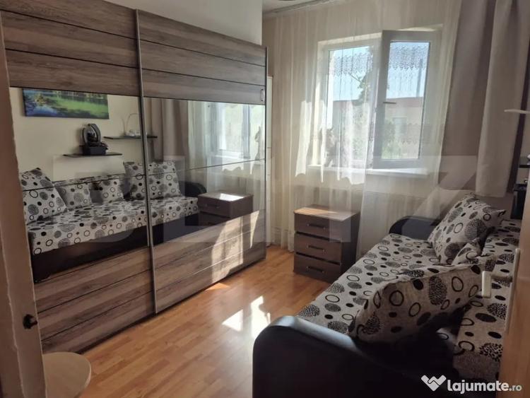 Apartament cu 3 camere semidecomandat în Florilor
