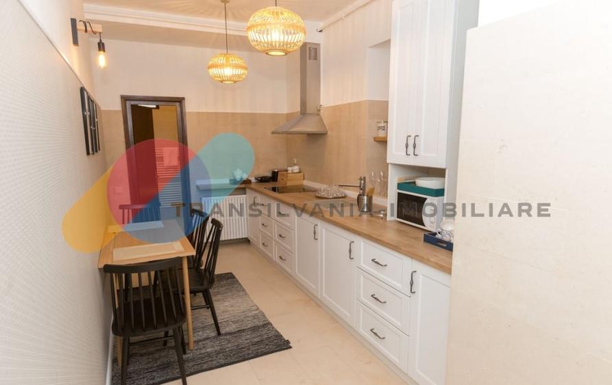 Apartament cu 3 camere decomandat, mobilat în Central