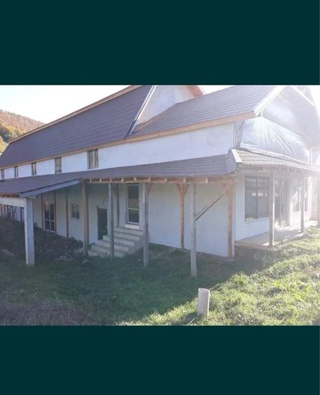 Casă cu 4 camere în Ponoarele