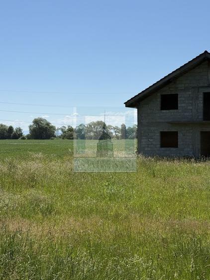 Casă individuală cu 5 camere cu Canalizare în Hălchiu