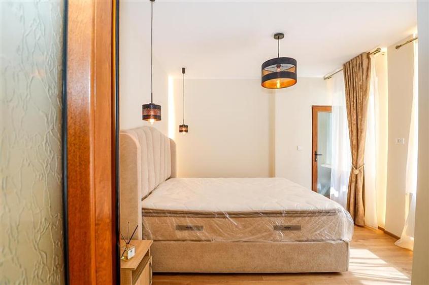 Apartament cu 3 camere nedecomandat, mobilat în Centrul Istoric