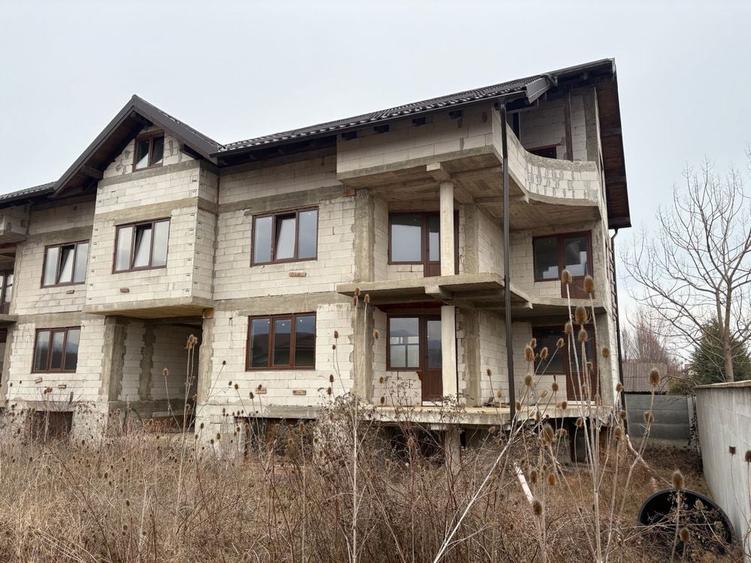 Casă cu 4 camere în Exterior Vest