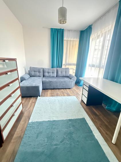 Apartament cu 3 camere semidecomandat în Pipera